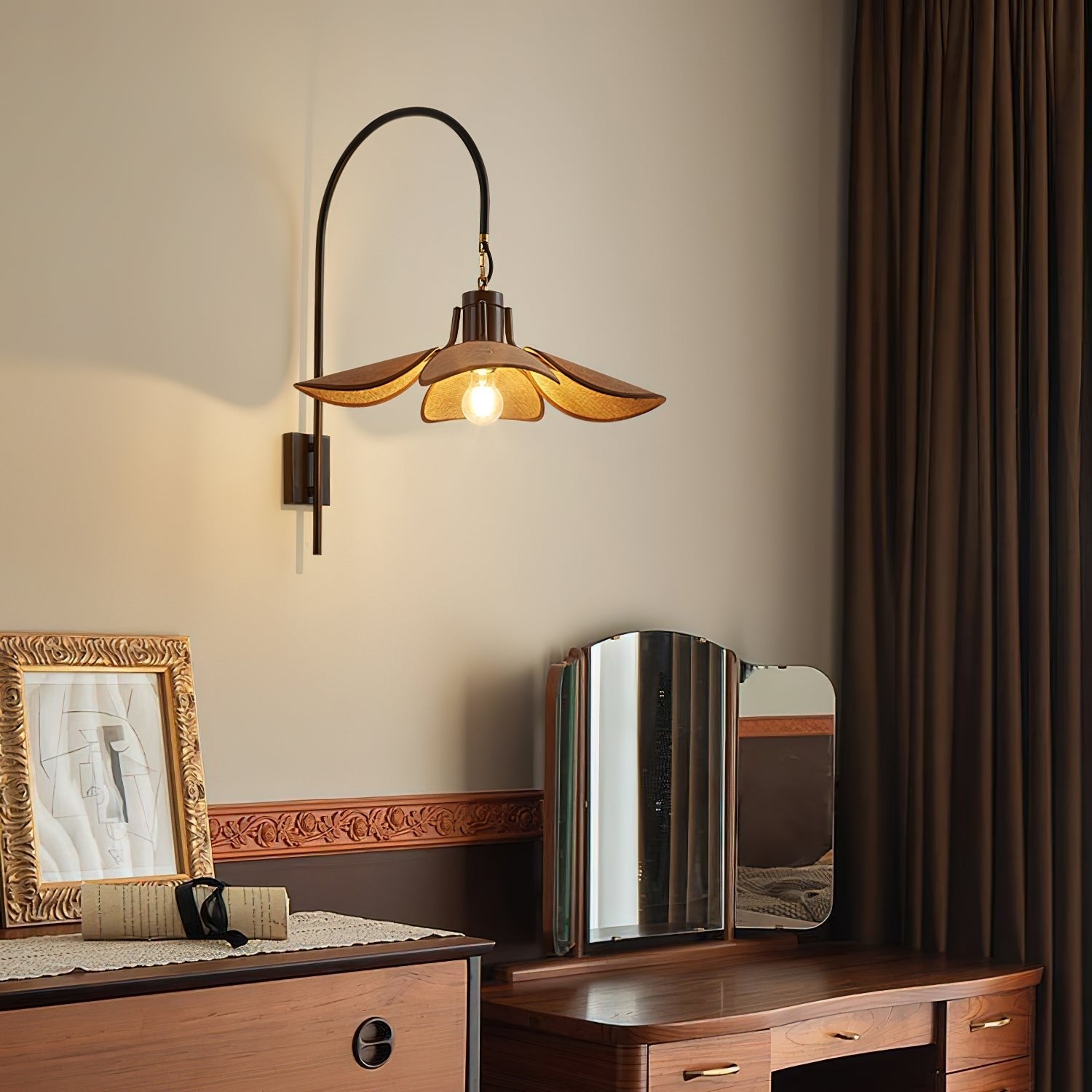 Petal Bloom Wall Lamp